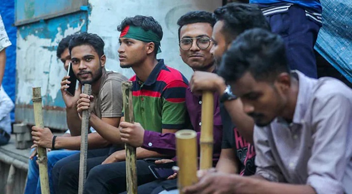 সমাবেশে লাঠি-রড নিয়ে বিএনপির নেতা-কর্মীরা